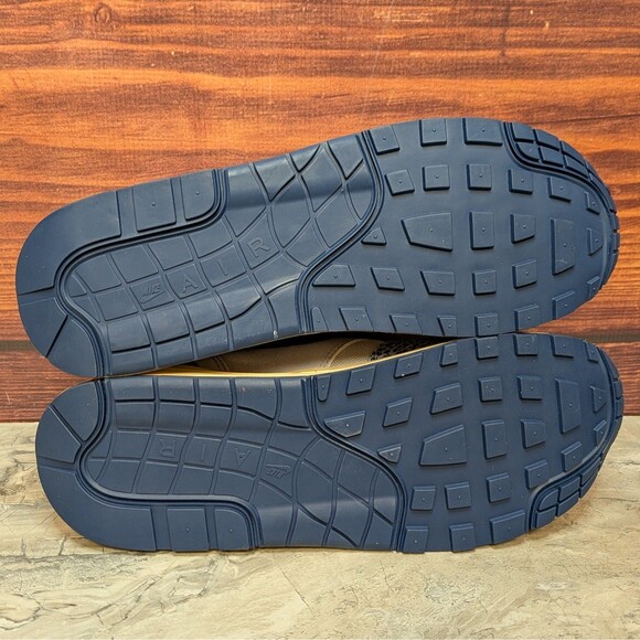 Athletic_Shoes